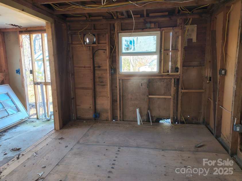 28 Pearl Street, Black Mountain, NC 28711.  MLS# CAR4328633, YatesRealty ID 510. Kitchen