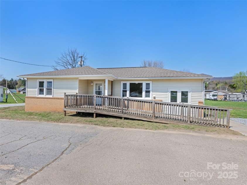 13 Depot Street, Clyde, NC 28721.  MLS# CAR4244908, YatesRealty ID 5100. 