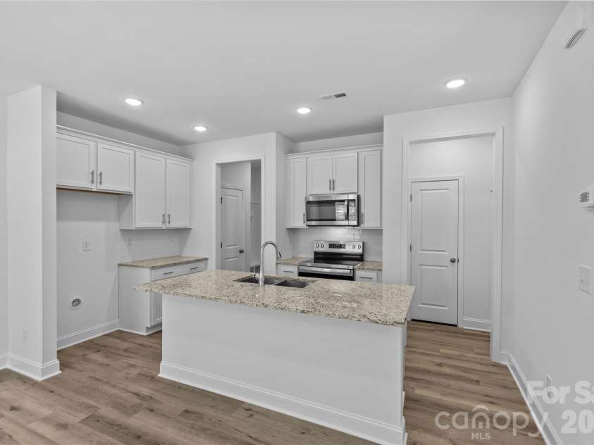 4008 Crooked Spruce Court, Matthews, NC 28105.  MLS# CAR4425000, YatesRealty ID 51002. 