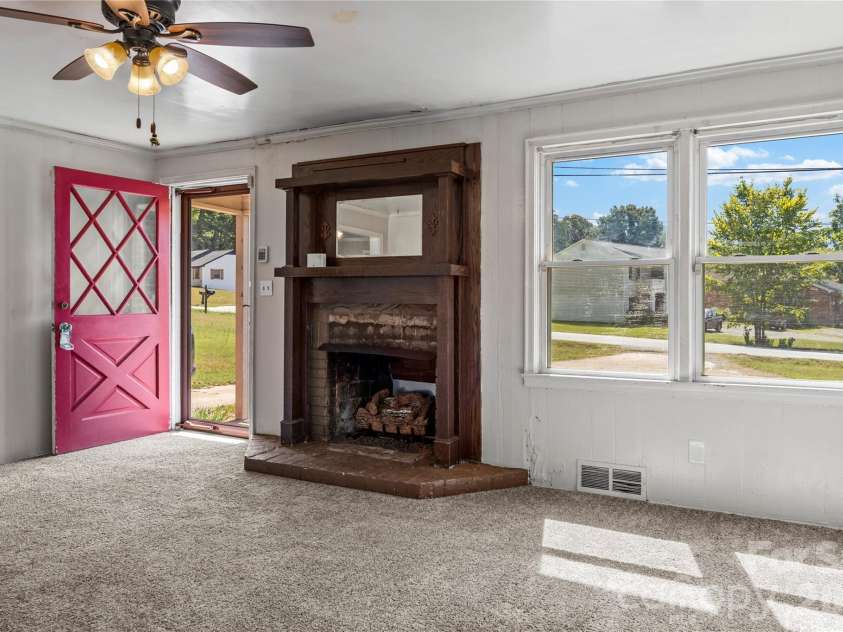 5035 Shattalon Drive, Winston Salem, NC 27106.  MLS# CAR4424941, YatesRealty ID 51003. 