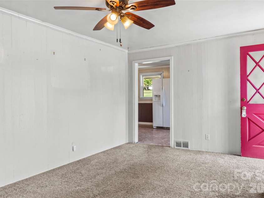 5035 Shattalon Drive, Winston Salem, NC 27106.  MLS# CAR4424941, YatesRealty ID 51003. 