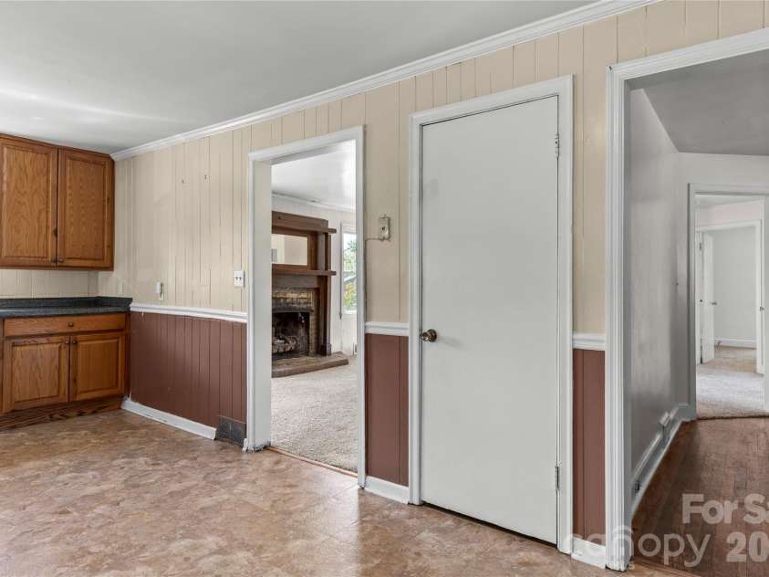 5035 Shattalon Drive, Winston Salem, NC 27106.  MLS# CAR4424941, YatesRealty ID 51003. 