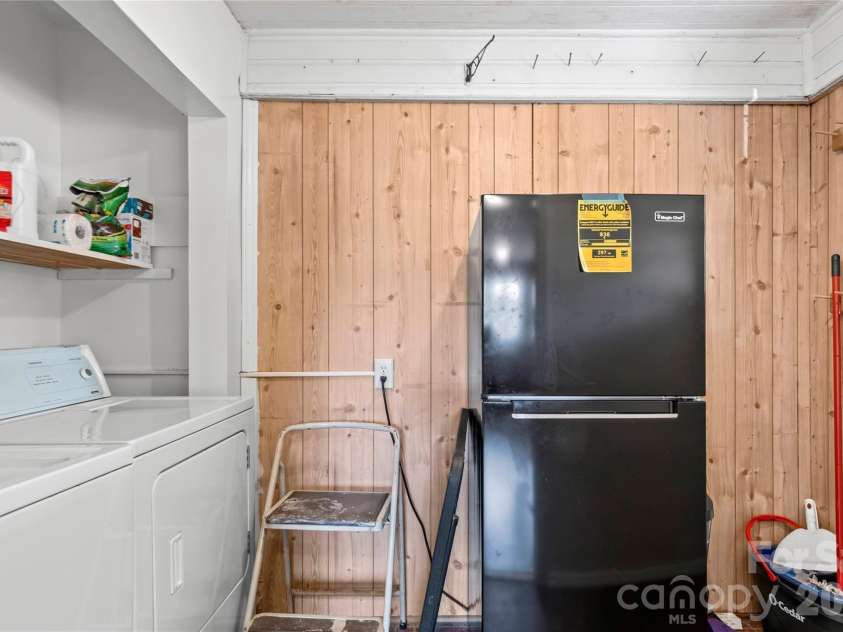 5035 Shattalon Drive, Winston Salem, NC 27106.  MLS# CAR4424941, YatesRealty ID 51003. 