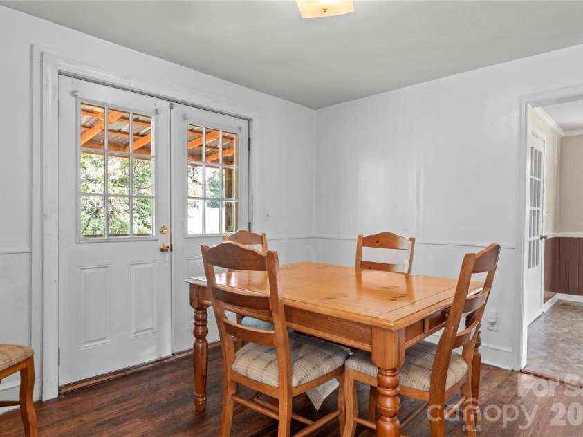 5035 Shattalon Drive, Winston Salem, NC 27106.  MLS# CAR4424941, YatesRealty ID 51003. 