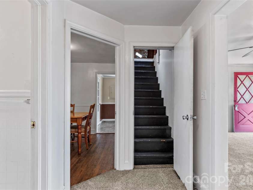 5035 Shattalon Drive, Winston Salem, NC 27106.  MLS# CAR4424941, YatesRealty ID 51003. 
