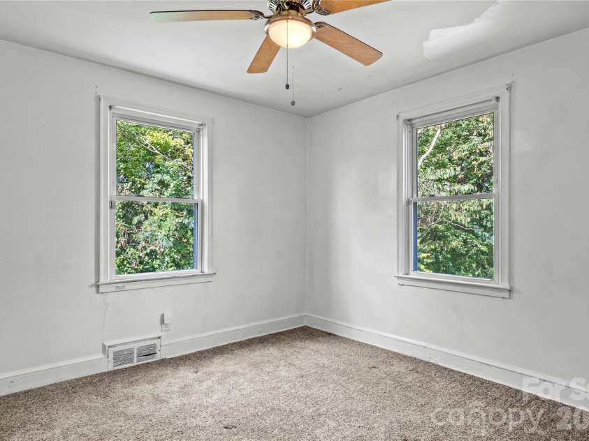 5035 Shattalon Drive, Winston Salem, NC 27106.  MLS# CAR4424941, YatesRealty ID 51003. 