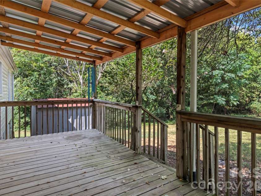 5035 Shattalon Drive, Winston Salem, NC 27106.  MLS# CAR4424941, YatesRealty ID 51003. 