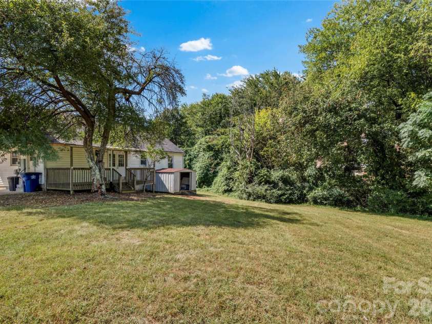5035 Shattalon Drive, Winston Salem, NC 27106.  MLS# CAR4424941, YatesRealty ID 51003. 