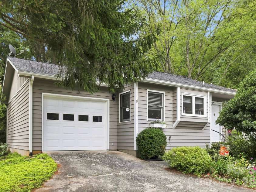 13 Llama Vista Court, Black Mountain, NC 28711.  MLS# CAR4423971, YatesRealty ID 51004. 