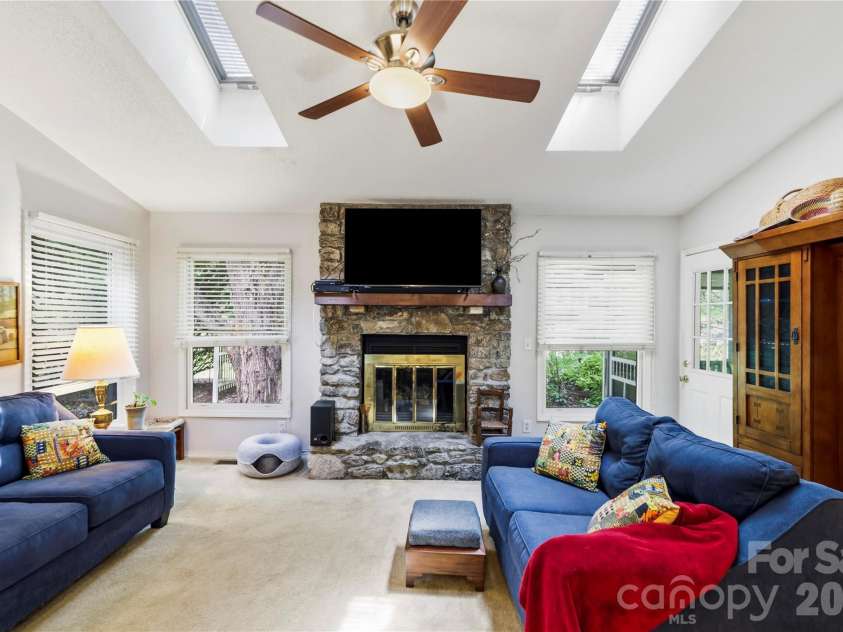 13 Llama Vista Court, Black Mountain, NC 28711.  MLS# CAR4423971, YatesRealty ID 51004. 