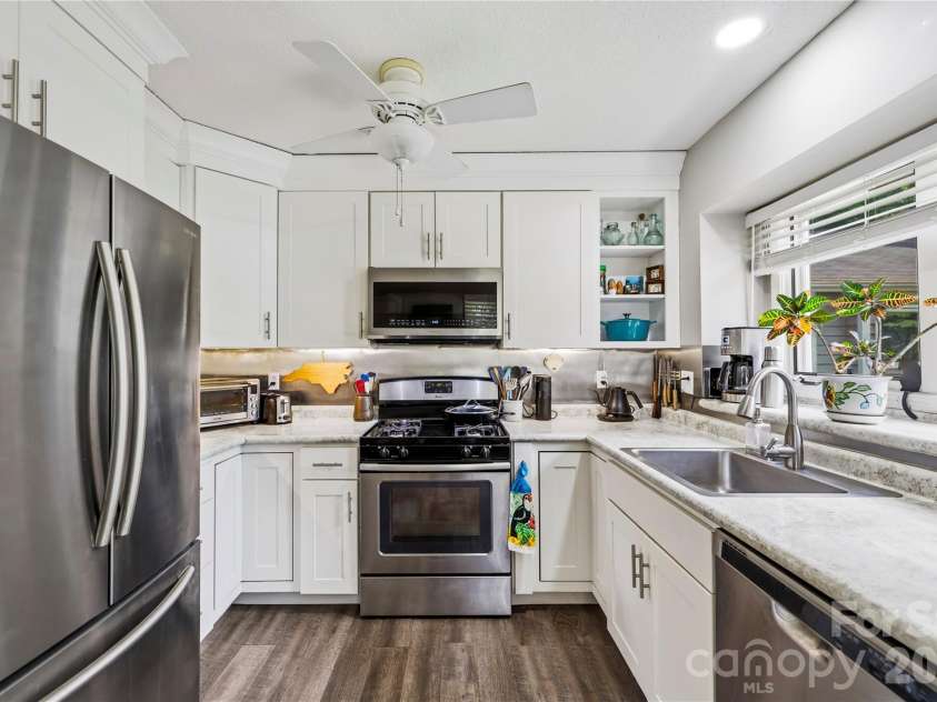 13 Llama Vista Court, Black Mountain, NC 28711.  MLS# CAR4423971, YatesRealty ID 51004. 
