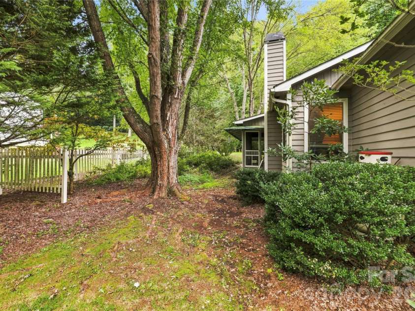 13 Llama Vista Court, Black Mountain, NC 28711.  MLS# CAR4423971, YatesRealty ID 51004. 
