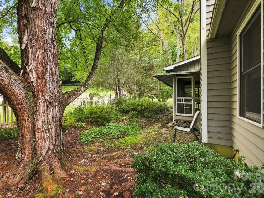 13 Llama Vista Court, Black Mountain, NC 28711.  MLS# CAR4423971, YatesRealty ID 51004. 