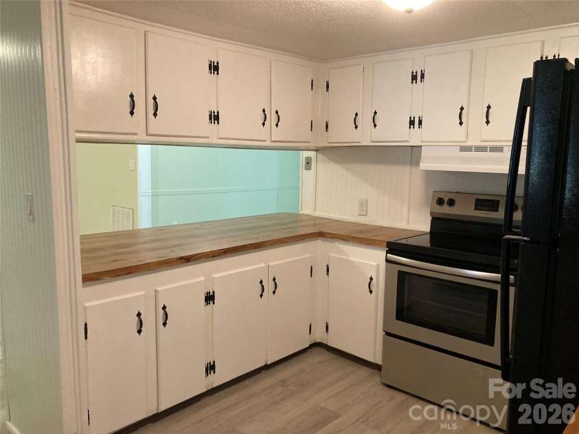 645 Ranchwood Drive, Salisbury, NC 28146.  MLS# CAR4422043, YatesRealty ID 51007. Kitchen