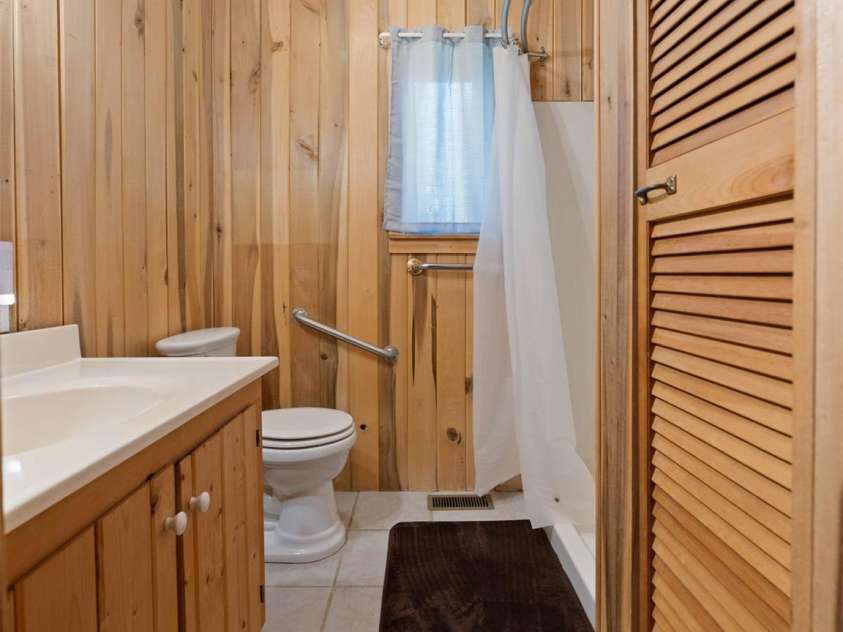 140 Hangin Dog Lane, Lake Toxaway, NC 28747.  MLS# CAR4291644, YatesRealty ID 5101. 