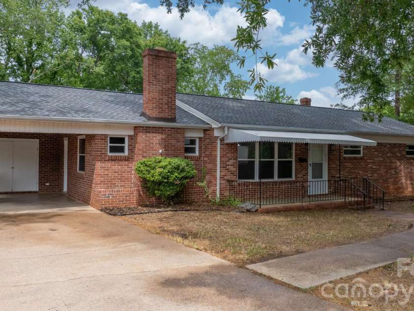 411 20TH Avenue, Hickory, NC 28601.  MLS# CAR4379794, YatesRealty ID 5101. 