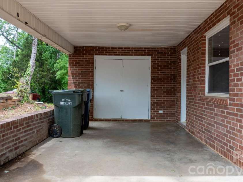 411 20TH Avenue, Hickory, NC 28601.  MLS# CAR4379794, YatesRealty ID 5101. 