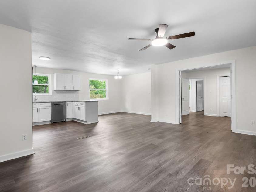 411 20TH Avenue, Hickory, NC 28601.  MLS# CAR4379794, YatesRealty ID 5101. 