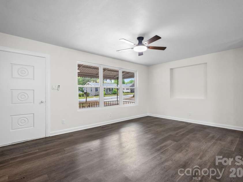 411 20TH Avenue, Hickory, NC 28601.  MLS# CAR4379794, YatesRealty ID 5101. 