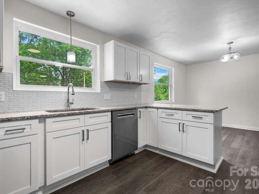 411 20TH Avenue, Hickory, NC 28601.  MLS# CAR4379794, YatesRealty ID 5101. 