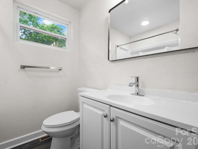 411 20TH Avenue, Hickory, NC 28601.  MLS# CAR4379794, YatesRealty ID 5101. 