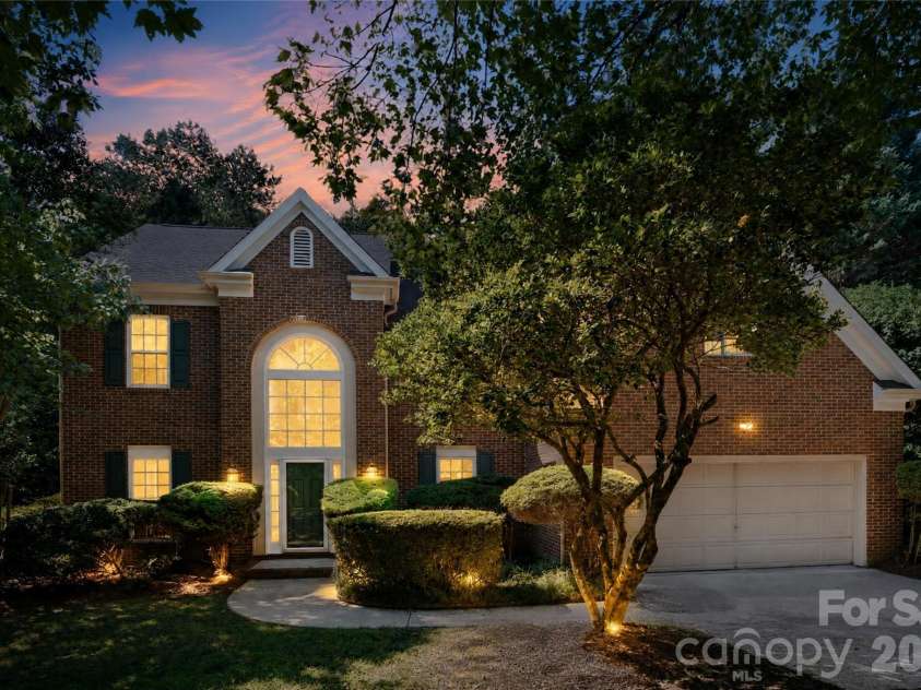 4635 Appley Mead Lane, Charlotte, NC 28269.  MLS# CAR4425153, YatesRealty ID 51011. 