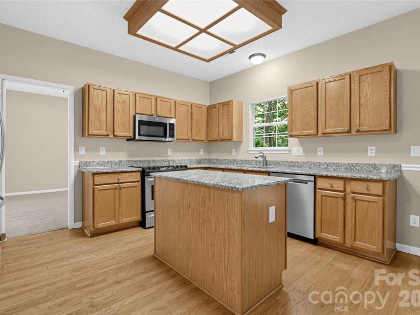 4635 Appley Mead Lane, Charlotte, NC 28269.  MLS# CAR4425153, YatesRealty ID 51011. 