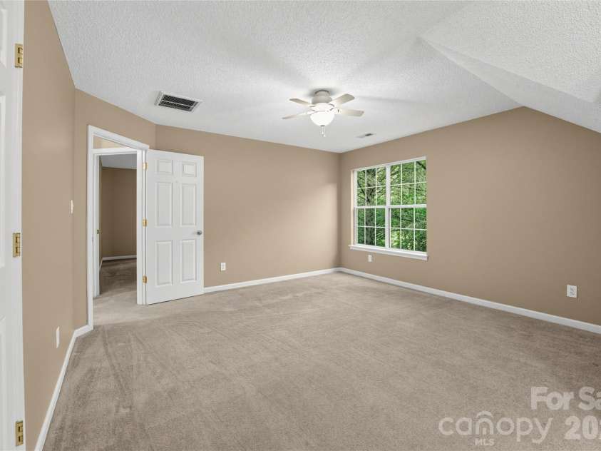 4635 Appley Mead Lane, Charlotte, NC 28269.  MLS# CAR4425153, YatesRealty ID 51011. 