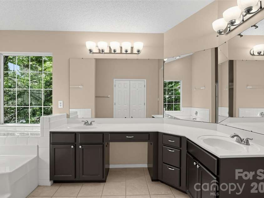 4635 Appley Mead Lane, Charlotte, NC 28269.  MLS# CAR4425153, YatesRealty ID 51011. 