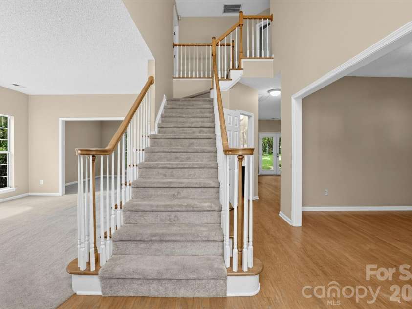 4635 Appley Mead Lane, Charlotte, NC 28269.  MLS# CAR4425153, YatesRealty ID 51011. 