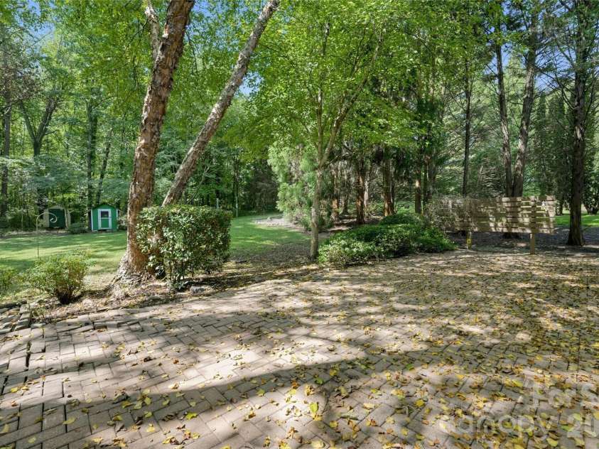 4635 Appley Mead Lane, Charlotte, NC 28269.  MLS# CAR4425153, YatesRealty ID 51011. 