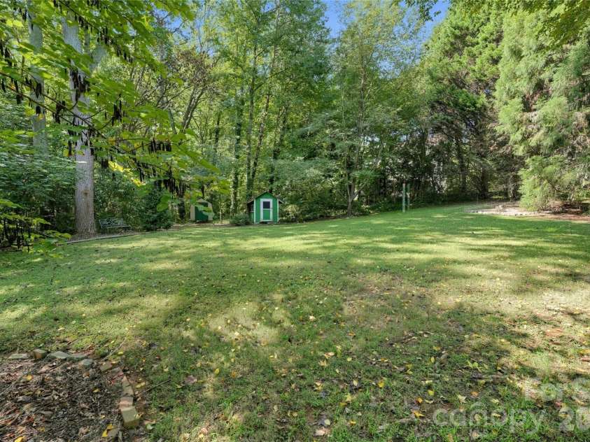 4635 Appley Mead Lane, Charlotte, NC 28269.  MLS# CAR4425153, YatesRealty ID 51011. 