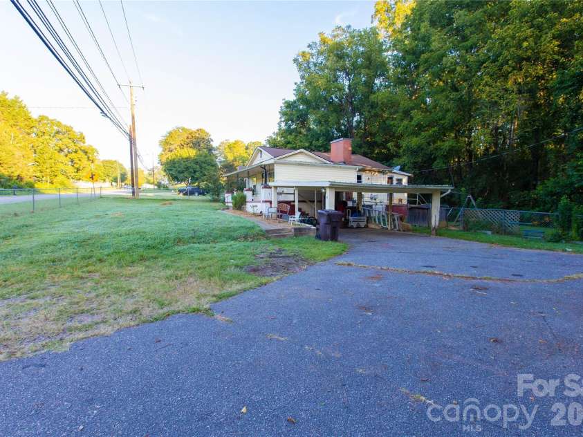 2287 US 70 Highway, Morganton, NC 28655.  MLS# CAR4425084, YatesRealty ID 51012. 