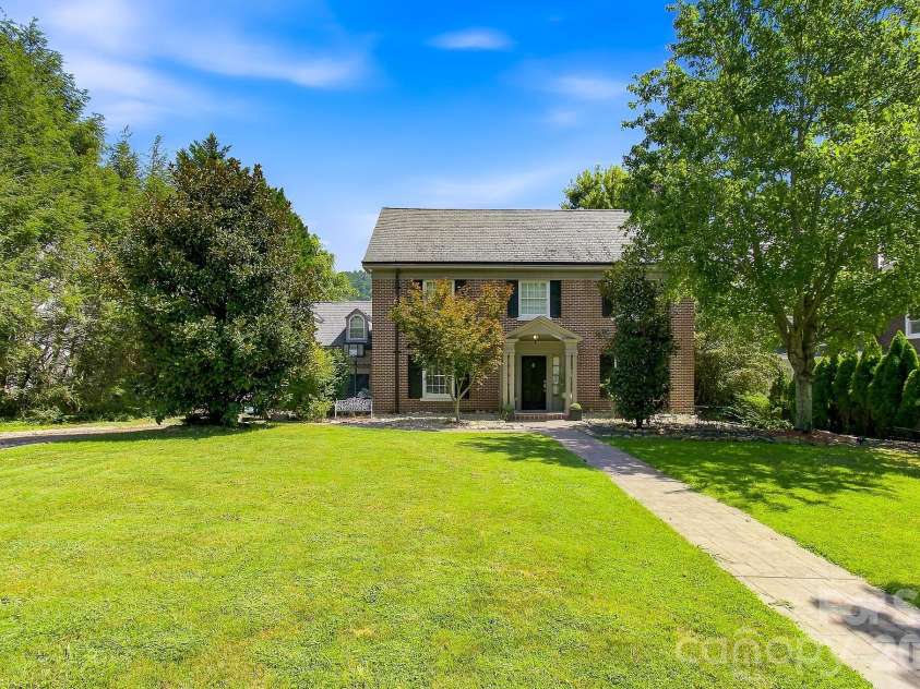 199 Kimberly Avenue, Asheville, NC 28804.  MLS# CAR4419910, YatesRealty ID 51013. 