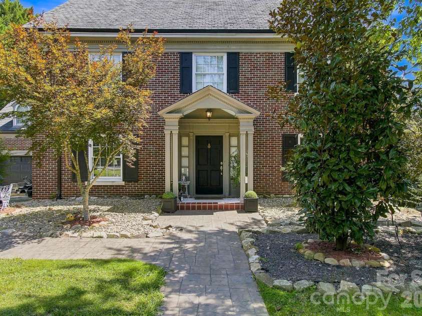 199 Kimberly Avenue, Asheville, NC 28804.  MLS# CAR4419910, YatesRealty ID 51013. 