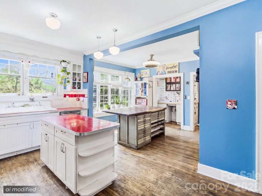 199 Kimberly Avenue, Asheville, NC 28804.  MLS# CAR4419910, YatesRealty ID 51013. 