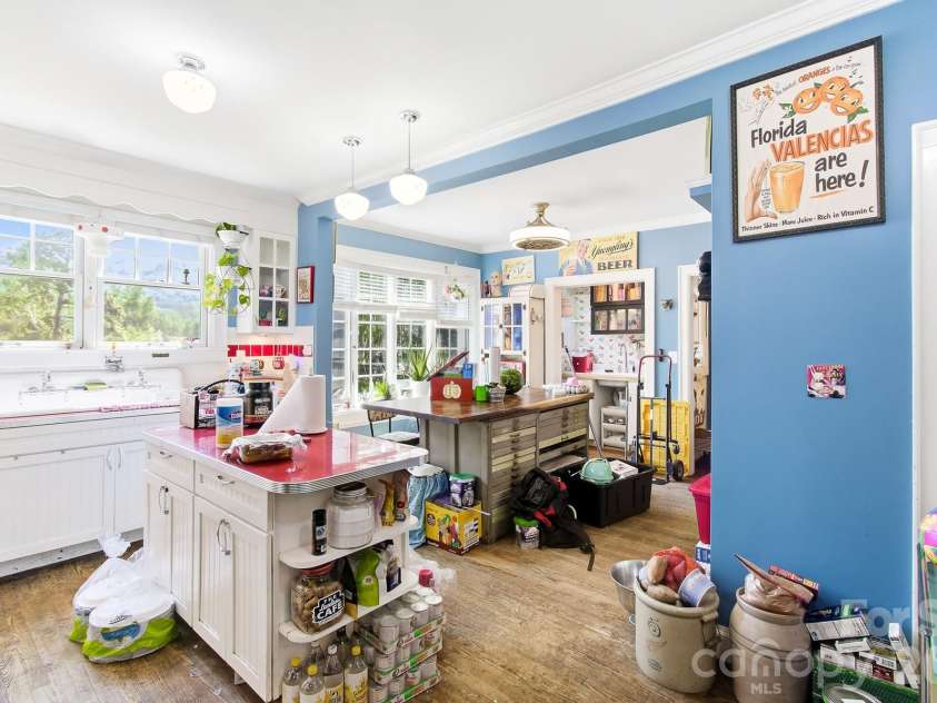199 Kimberly Avenue, Asheville, NC 28804.  MLS# CAR4419910, YatesRealty ID 51013. 