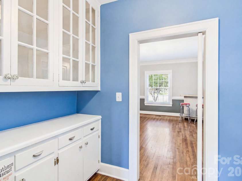 199 Kimberly Avenue, Asheville, NC 28804.  MLS# CAR4419910, YatesRealty ID 51013. 