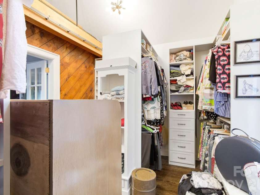 199 Kimberly Avenue, Asheville, NC 28804.  MLS# CAR4419910, YatesRealty ID 51013. 