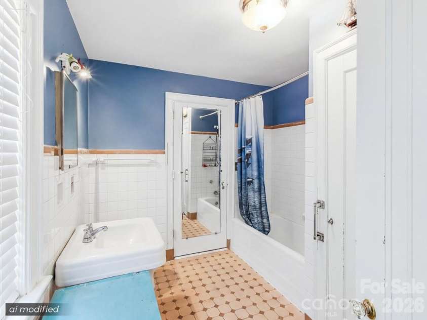 199 Kimberly Avenue, Asheville, NC 28804.  MLS# CAR4419910, YatesRealty ID 51013. 