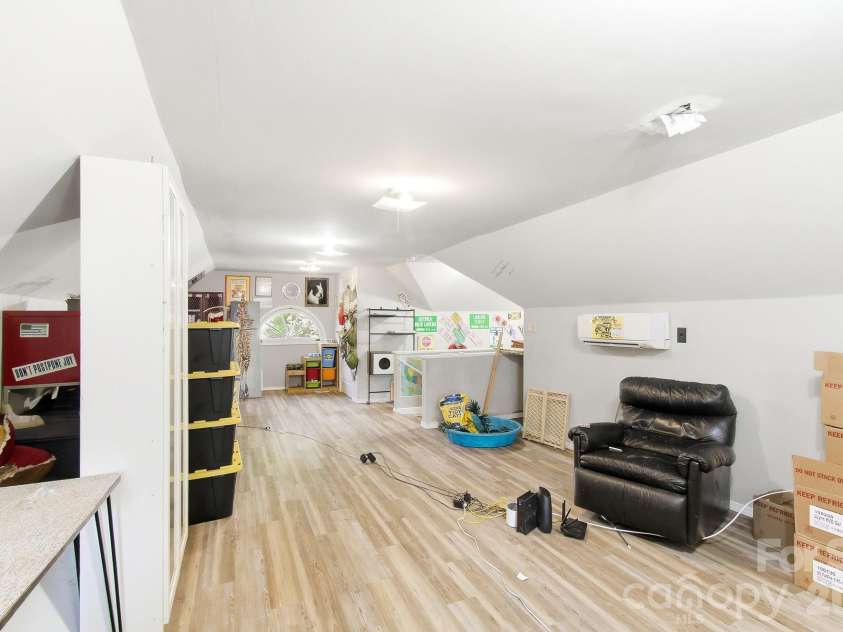 199 Kimberly Avenue, Asheville, NC 28804.  MLS# CAR4419910, YatesRealty ID 51013. 