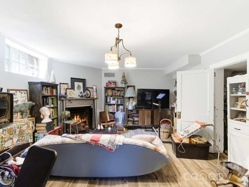 199 Kimberly Avenue, Asheville, NC 28804.  MLS# CAR4419910, YatesRealty ID 51013. 