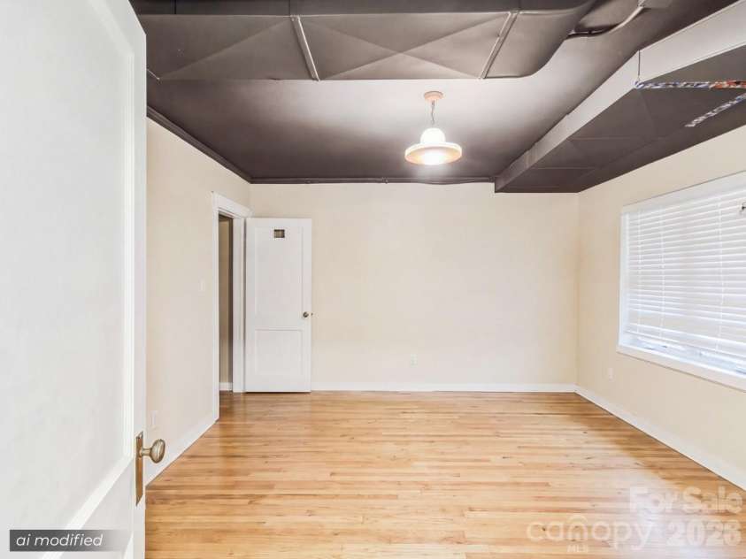 199 Kimberly Avenue, Asheville, NC 28804.  MLS# CAR4419910, YatesRealty ID 51013. 
