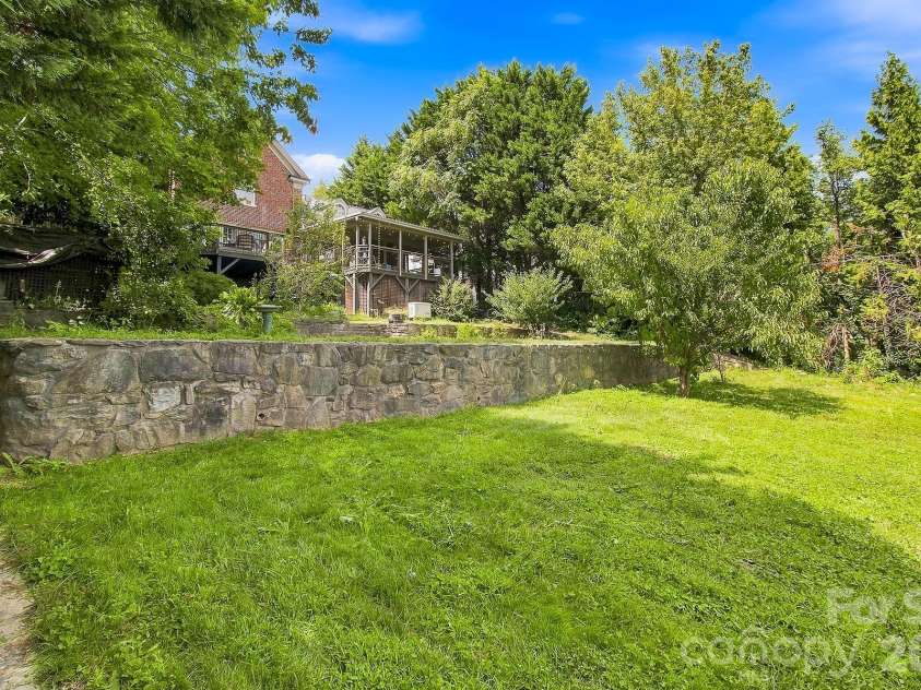 199 Kimberly Avenue, Asheville, NC 28804.  MLS# CAR4419910, YatesRealty ID 51013. 