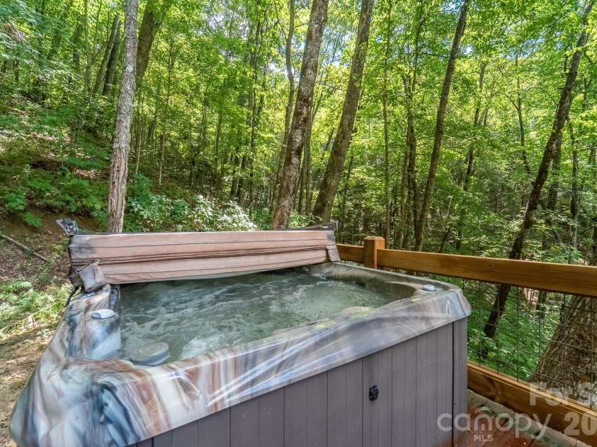 58 Indianola Lane, Bryson City, NC 28713.  MLS# CAR4424618, YatesRealty ID 51014. 