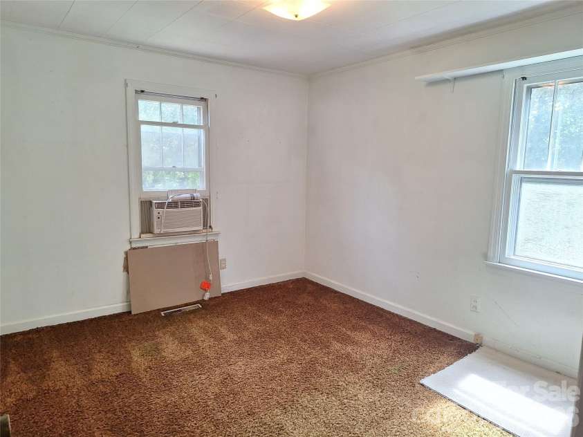 16 Shannon Drive, Asheville, NC 28803.  MLS# CAR4424244, YatesRealty ID 51015. 