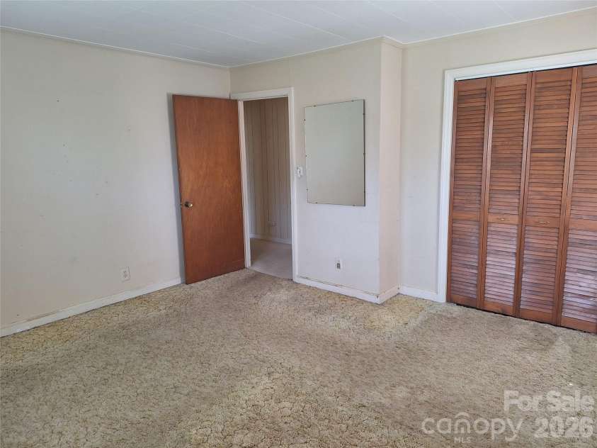 16 Shannon Drive, Asheville, NC 28803.  MLS# CAR4424244, YatesRealty ID 51015. 