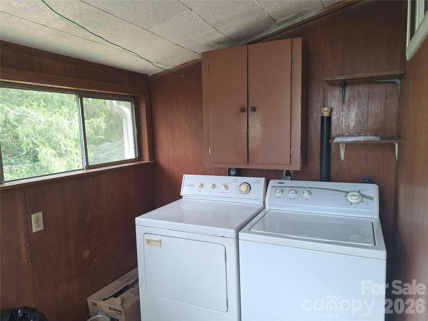 16 Shannon Drive, Asheville, NC 28803.  MLS# CAR4424244, YatesRealty ID 51015. Back porch