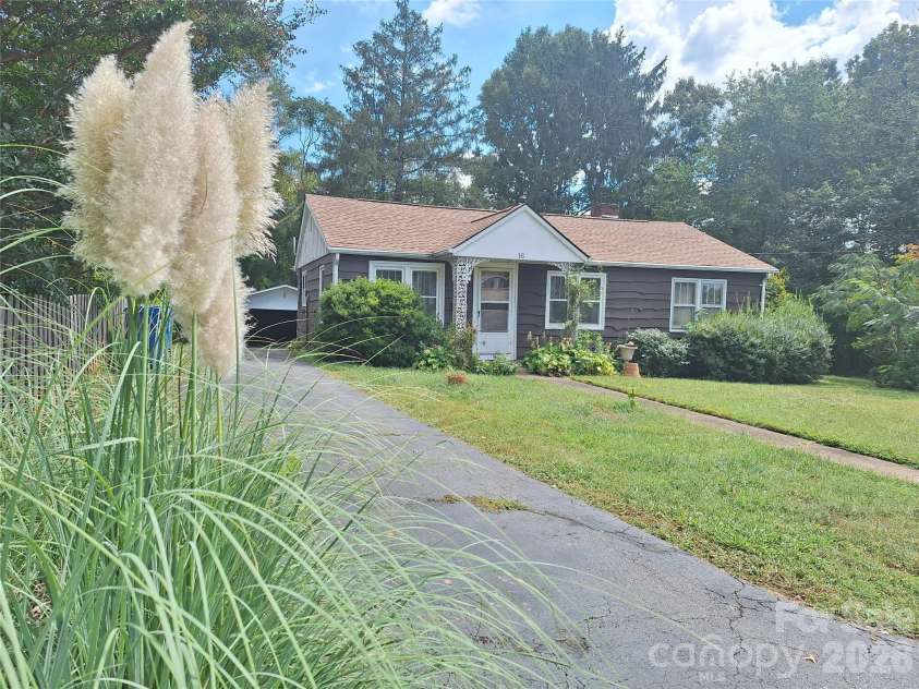 16 Shannon Drive, Asheville, NC 28803.  MLS# CAR4424244, YatesRealty ID 51015. Front
