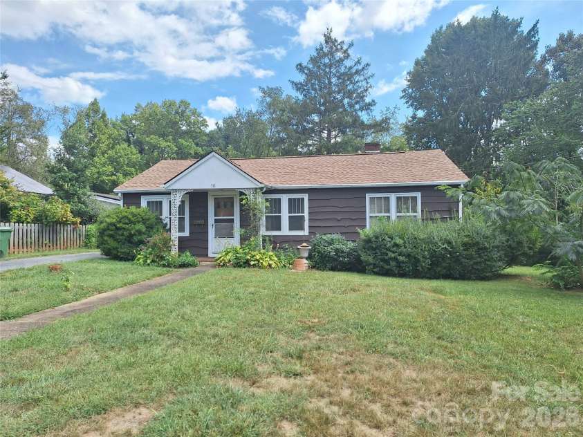 16 Shannon Drive, Asheville, NC 28803.  MLS# CAR4424244, YatesRealty ID 51015. Front